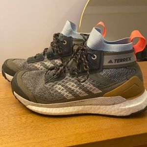 Adidas Terrex 6 1/2 hiking sneakers! Super comfy and durable!!